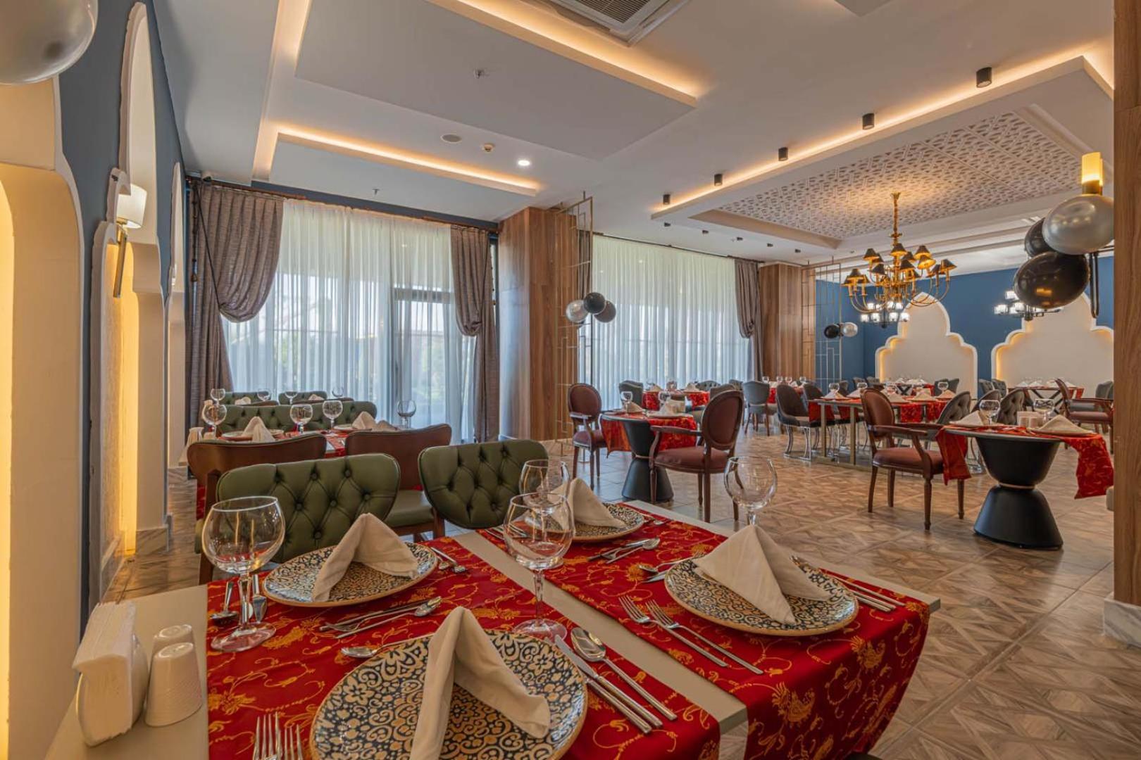 Otel Dream Fun World Side
